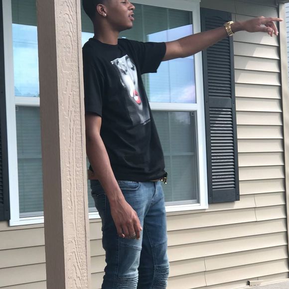 Meet your Posher, Tyshawn - Picture 1 of 1